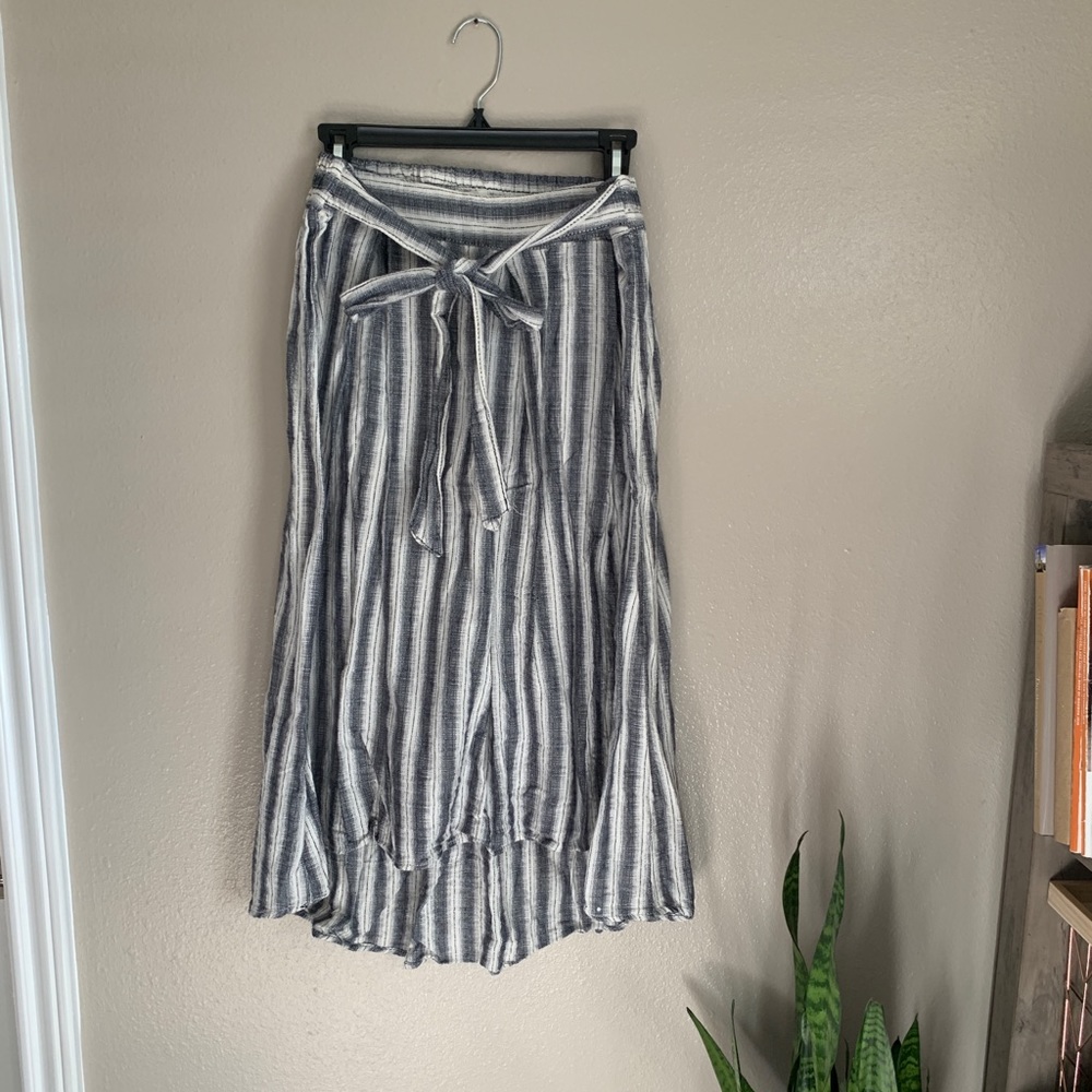 Striped midi skirt with tie waist - M